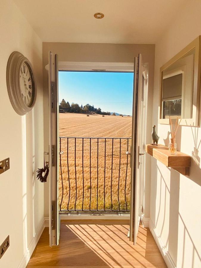 'Wardlaw View' Luxury Studio Apartment With Stunning View Kirkhill Luaran gambar