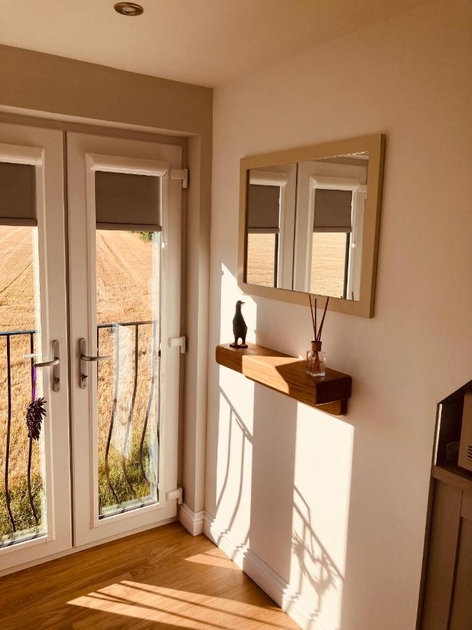 'Wardlaw View' Luxury Studio Apartment With Stunning View Kirkhill Luaran gambar