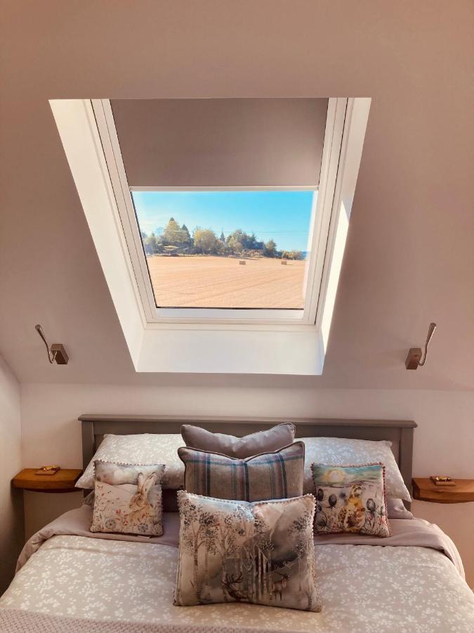 'Wardlaw View' Luxury Studio Apartment With Stunning View Kirkhill Luaran gambar